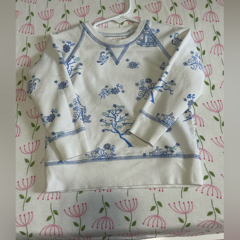 The Beaufort Bonnet Company White and Blue Sweatshirt
